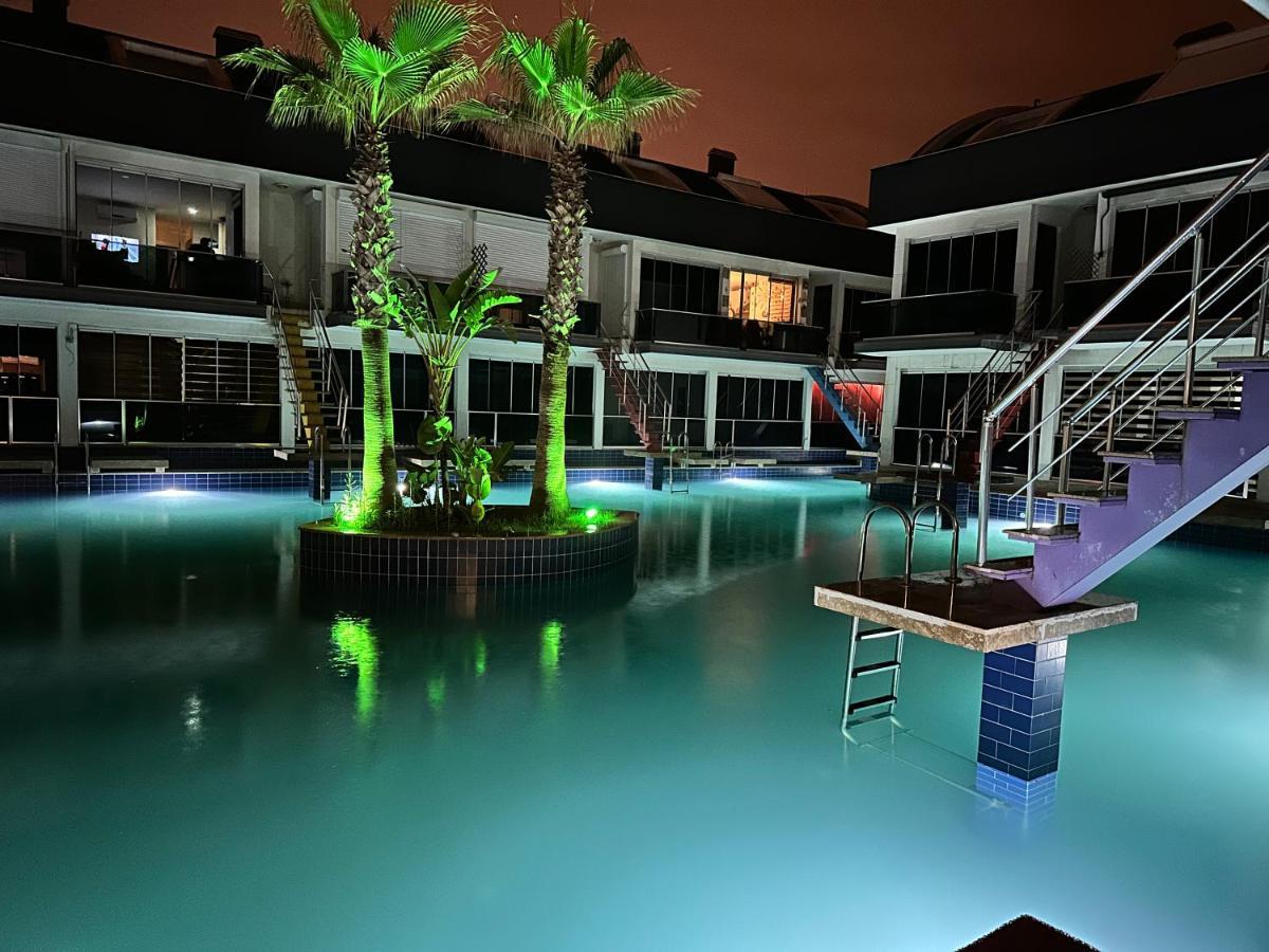 Essiz Konsept Daireden Havuza Ozel Girisli Apartment *