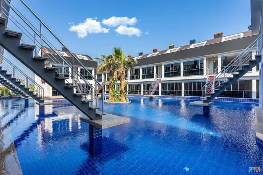 Essiz Konsept Daireden Havuza Ozel Girisli Apartment *